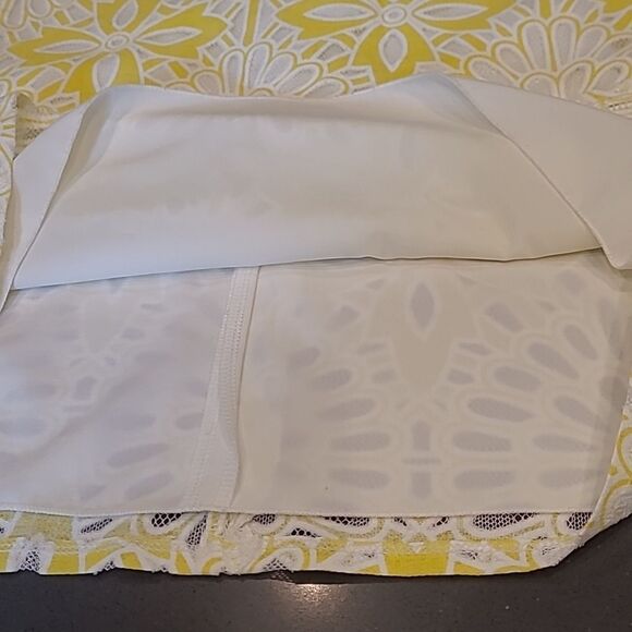 Weston sz M lemon lace overlay dress - Picture 10 of 11